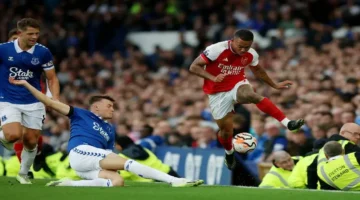 موعد مباراة آرسنال وايفرتون والقنوات الناقلة ومعلق اللقاء في الدوري الإنجليزي